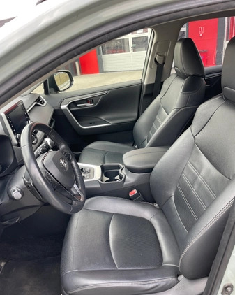 Toyota RAV4 cena 110000 przebieg: 161000, rok produkcji 2020 z Kleczew małe 121